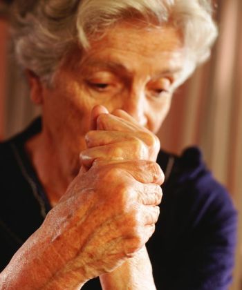 Rreziku për demencë shtohet te gratë në menopauzë të parakohshme
